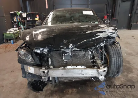 2018 Mercedes-Benz E 300 4Matic z USA, uszkodzony, nr VIN WDDZF4KB2JA334544